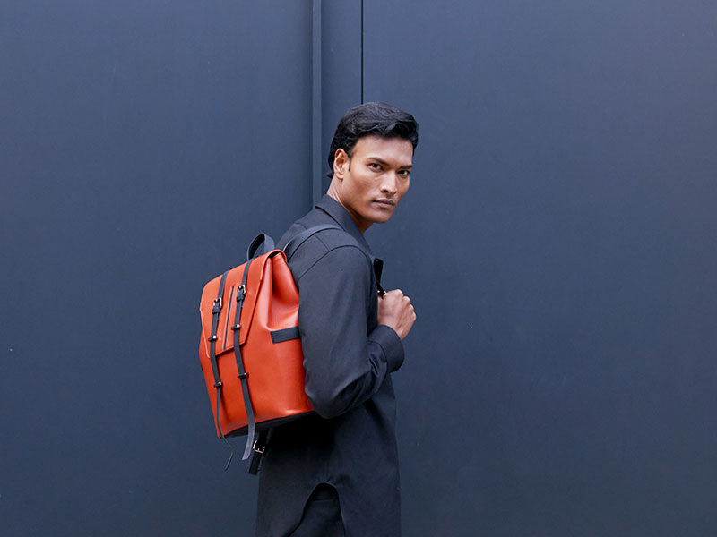 Man showcasing an elegant leather backpack by PK1 Milano, representing exclusive corporate gifts